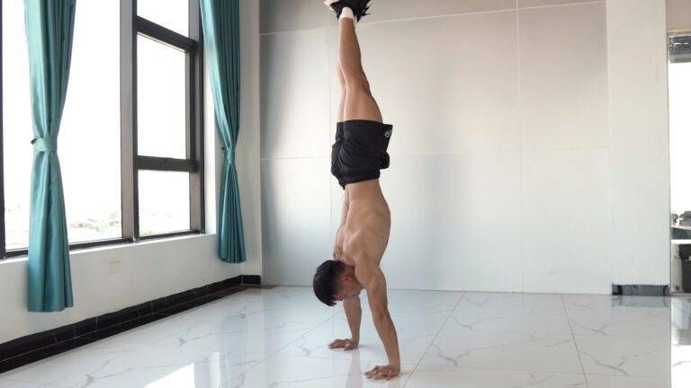 Động tác Handstand