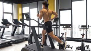 Cardio bằng bài tập chạy bộ máy